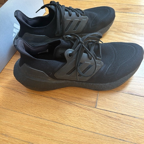 Lightly used adidas 4.0 dna ultraboost black on black running shoes - Picture 4 of 8